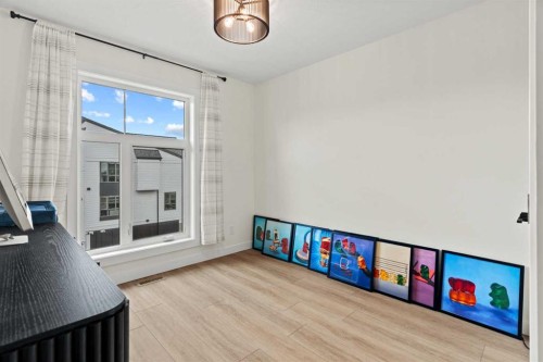 105 Sovereign Common Sw, Calgary, AB - Indoor Photo Showing Other Room