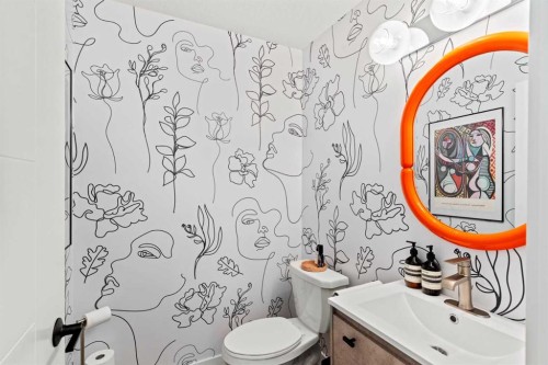 105 Sovereign Common Sw, Calgary, AB - Indoor Photo Showing Bathroom