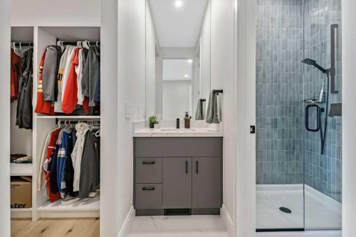 63 Pumpmeadow Crescent Sw, Calgary, AB - Indoor Photo Showing Bathroom