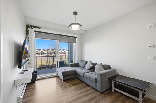 213-400 Auburn Meadows Common Se, Calgary, AB - Indoor Photo Showing Living Room
