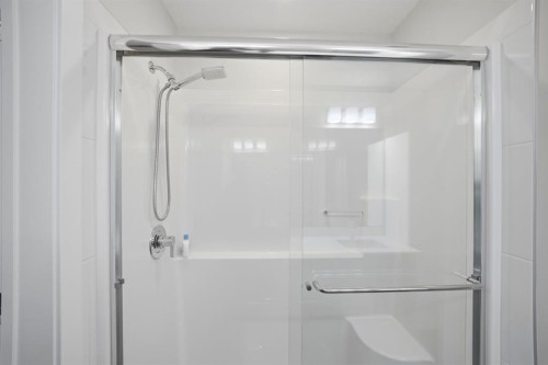 213-400 Auburn Meadows Common Se, Calgary, AB - Indoor Photo Showing Bathroom