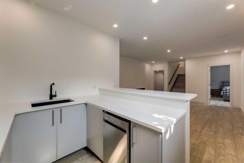439 Canals Boulevard Sw, Airdrie, AB - Indoor Photo Showing Kitchen