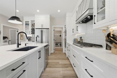711 Mandalay Link, Carstairs, AB - Indoor Photo Showing Kitchen With Upgraded Kitchen