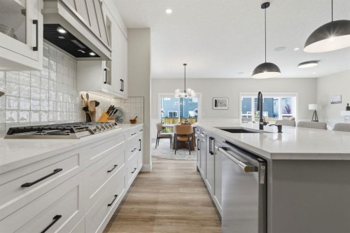 711 Mandalay Link, Carstairs, AB - Indoor Photo Showing Kitchen With Upgraded Kitchen