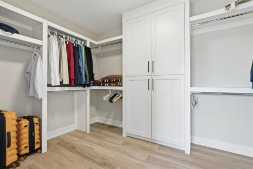 711 Mandalay Link, Carstairs, AB - Indoor With Storage