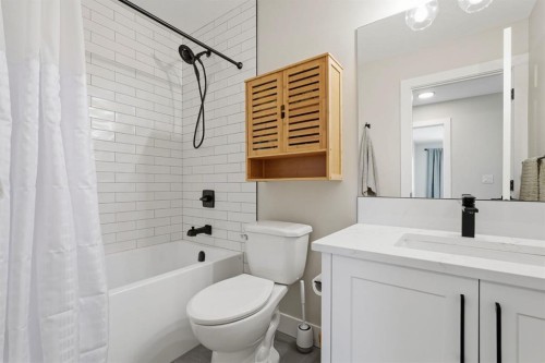 711 Mandalay Link, Carstairs, AB - Indoor Photo Showing Bathroom