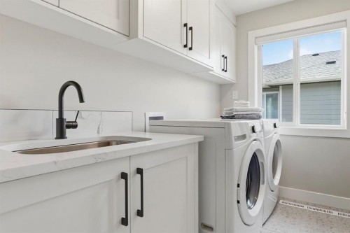 711 Mandalay Link, Carstairs, AB - Indoor Photo Showing Laundry Room