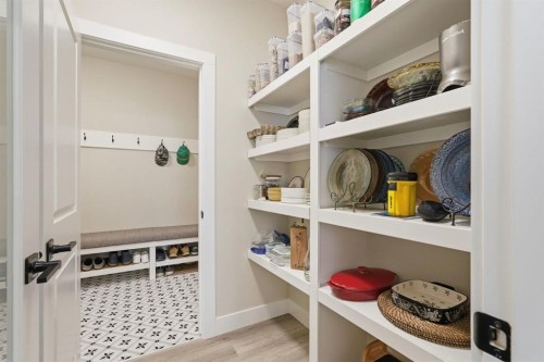 711 Mandalay Link, Carstairs, AB - Indoor With Storage