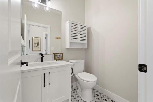 711 Mandalay Link, Carstairs, AB - Indoor Photo Showing Bathroom