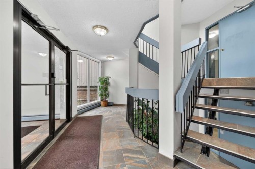 602-8948 Elbow Drive Sw, Calgary, AB - Indoor Photo Showing Other Room