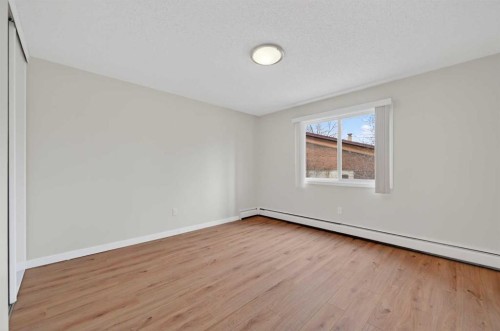 602-8948 Elbow Drive Sw, Calgary, AB - Indoor Photo Showing Other Room