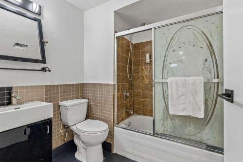 51 San Diego Place Ne, Calgary, AB - Indoor Photo Showing Bathroom