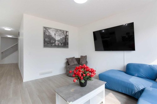 91 Copperhead Grove Se, Calgary, AB - Indoor Photo Showing Living Room