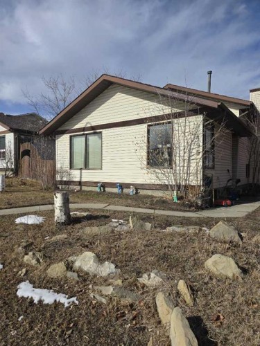 195 Shawglen Road Sw, Calgary, AB - Outdoor