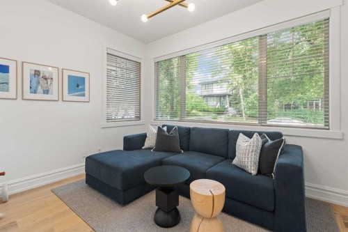 2013 42 Avenue Sw, Calgary, AB - Indoor Photo Showing Living Room