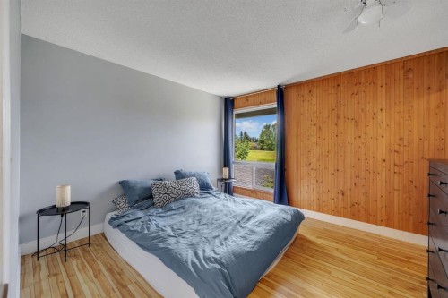 44 Strathclair Rise Sw, Calgary, AB - Indoor Photo Showing Bedroom