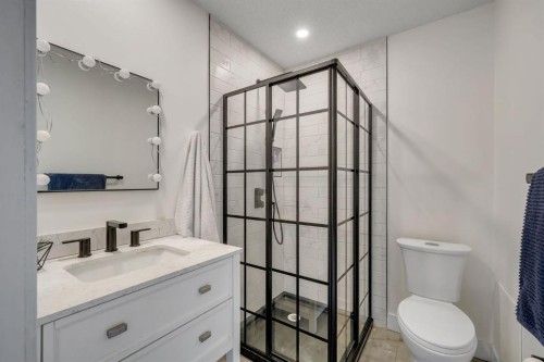44 Strathclair Rise Sw, Calgary, AB - Indoor Photo Showing Bathroom