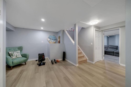 44 Strathclair Rise Sw, Calgary, AB - Indoor