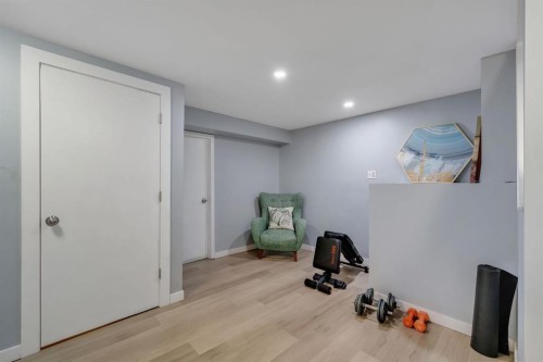 44 Strathclair Rise Sw, Calgary, AB - Indoor