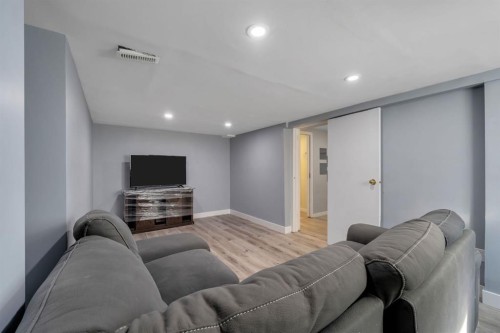 44 Strathclair Rise Sw, Calgary, AB - Indoor