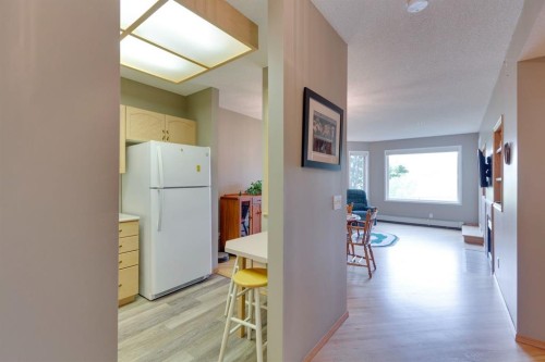 3109-3109 Hawksbrow Point Nw, Calgary, AB - Indoor Photo Showing Kitchen