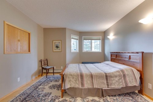 3109-3109 Hawksbrow Point Nw, Calgary, AB - Indoor Photo Showing Bedroom