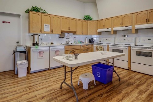 3109-3109 Hawksbrow Point Nw, Calgary, AB - Indoor Photo Showing Kitchen