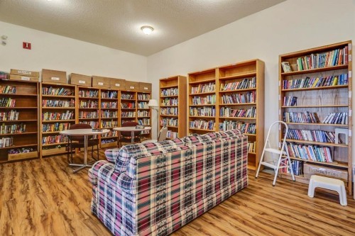 3109-3109 Hawksbrow Point Nw, Calgary, AB - Indoor Photo Showing Office