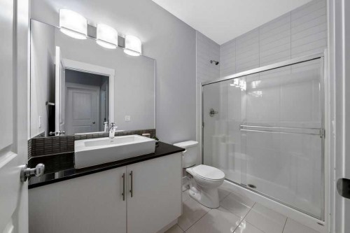 22 West Coach Manor Sw, Calgary, AB - Indoor Photo Showing Bathroom