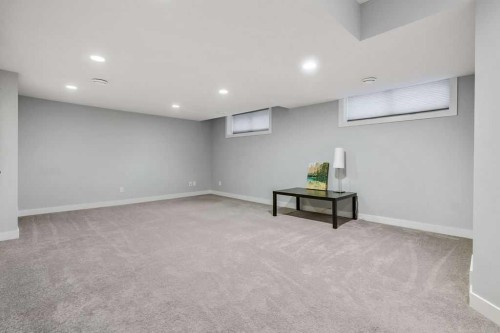 22 West Coach Manor Sw, Calgary, AB - Indoor