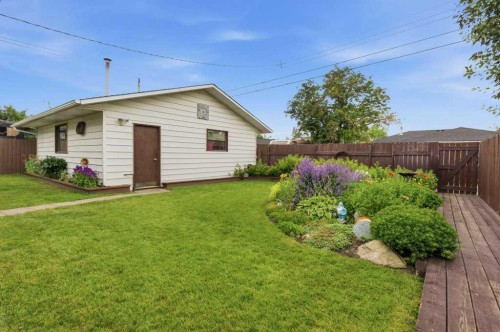 9511 Academy Drive Se, Calgary, AB - Outdoor