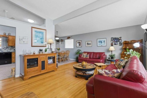 9511 Academy Drive Se, Calgary, AB - Indoor Photo Showing Living Room