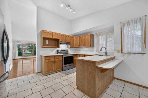 273 Sandarac Drive Nw, Calgary, AB - Indoor Photo Showing Kitchen