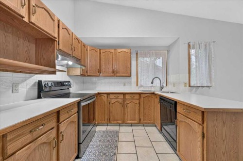 273 Sandarac Drive Nw, Calgary, AB - Indoor Photo Showing Kitchen