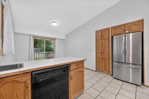 273 Sandarac Drive Nw, Calgary, AB - Indoor Photo Showing Kitchen