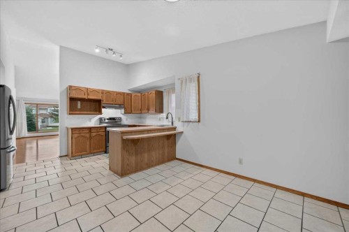 273 Sandarac Drive Nw, Calgary, AB - Indoor Photo Showing Kitchen