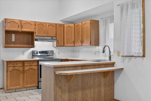 273 Sandarac Drive Nw, Calgary, AB - Indoor Photo Showing Kitchen