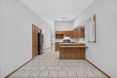 273 Sandarac Drive Nw, Calgary, AB - Indoor Photo Showing Kitchen