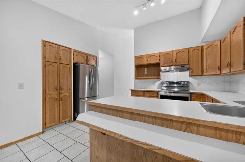273 Sandarac Drive Nw, Calgary, AB - Indoor Photo Showing Kitchen