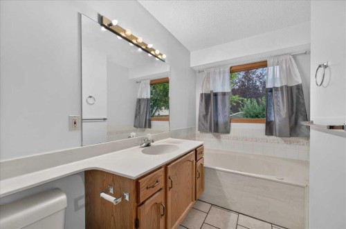273 Sandarac Drive Nw, Calgary, AB - Indoor Photo Showing Bathroom
