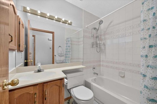 273 Sandarac Drive Nw, Calgary, AB - Indoor Photo Showing Bathroom