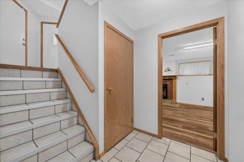 273 Sandarac Drive Nw, Calgary, AB - Indoor Photo Showing Other Room