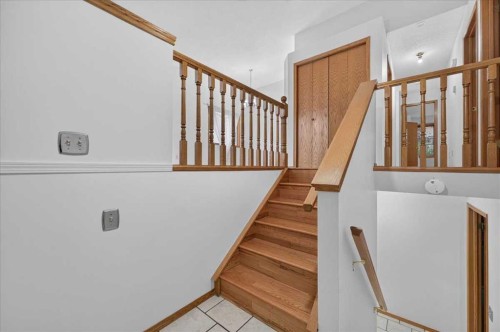 273 Sandarac Drive Nw, Calgary, AB - Indoor Photo Showing Other Room
