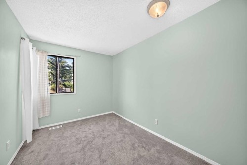 1-208 Grier Terrace Ne, Calgary, AB - Indoor Photo Showing Other Room