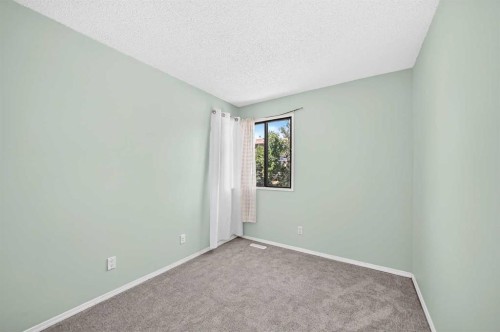 1-208 Grier Terrace Ne, Calgary, AB - Indoor Photo Showing Other Room