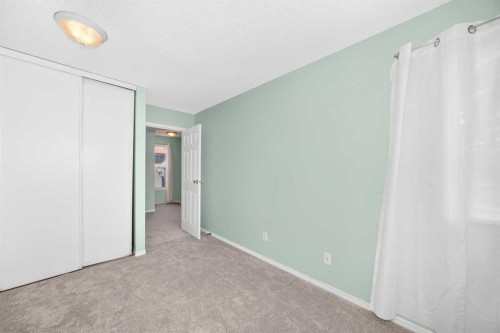 1-208 Grier Terrace Ne, Calgary, AB - Indoor Photo Showing Other Room
