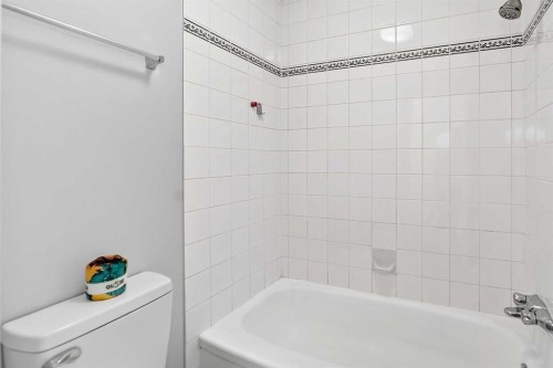 1-208 Grier Terrace Ne, Calgary, AB - Indoor Photo Showing Bathroom