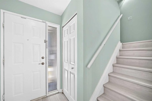 1-208 Grier Terrace Ne, Calgary, AB - Indoor Photo Showing Other Room