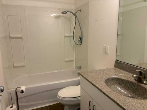 715 64 Avenue Nw, Calgary, AB - Indoor Photo Showing Bathroom