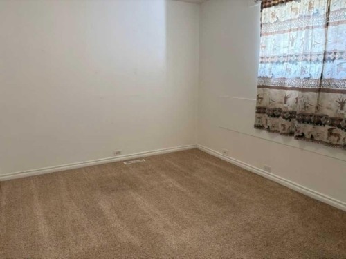 715 64 Avenue Nw, Calgary, AB - Indoor Photo Showing Other Room